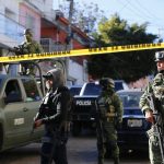 Elementos del Ejército Mexicano, resguardan la zona donde se registró un ataque armado la madrugada del domingo, en el municipio de Tlaquepaque, en Jalisco, (México). EFE/ Francisco Guasco