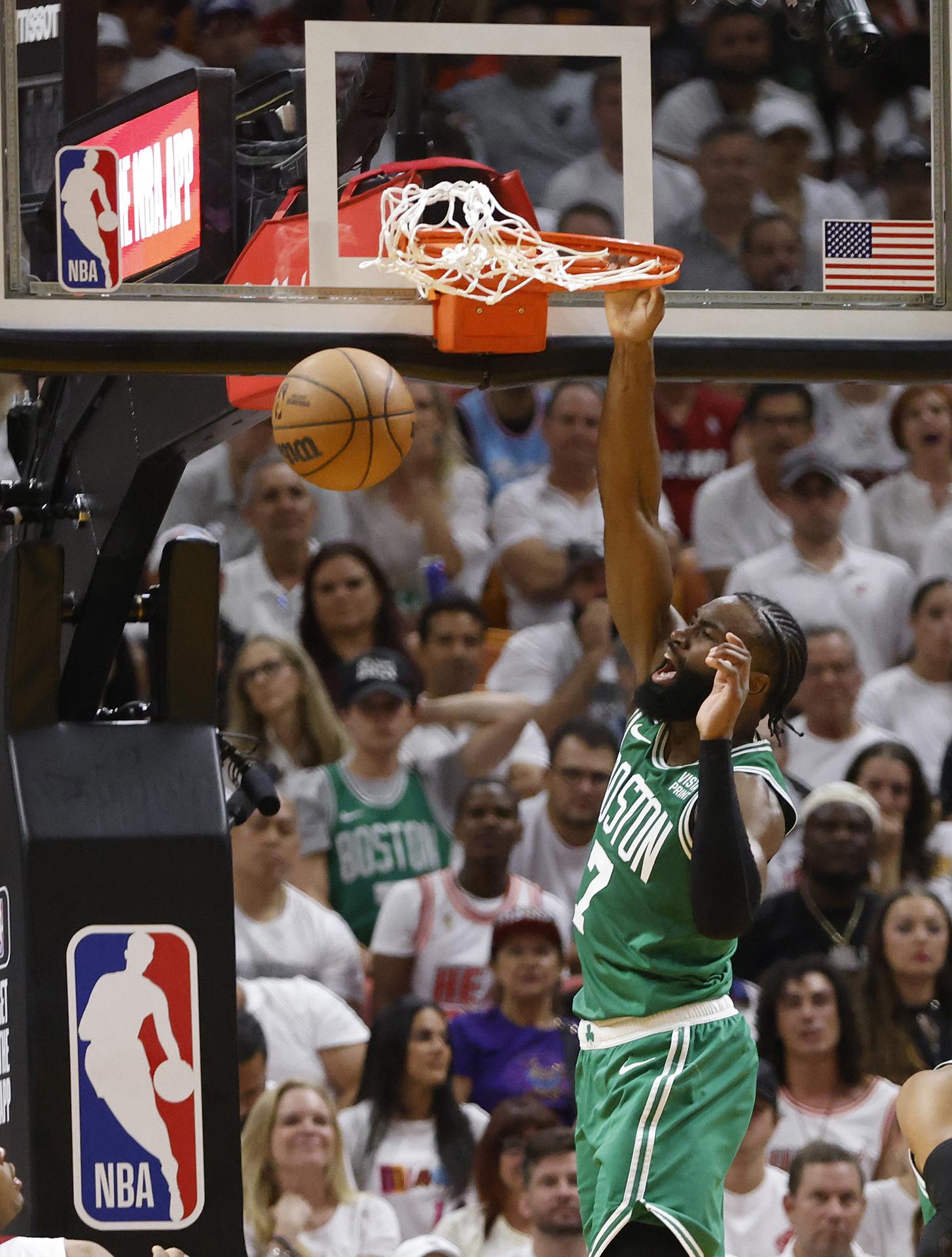 Jaylen Brown de los Boston Celtics, en una fotografía de archivo. EFE/EPA/RHONA WISE