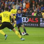 Foto de archivo del jugador Luciano Acosta (c) del FC Cincinnati. EFE/ Mark Lyons