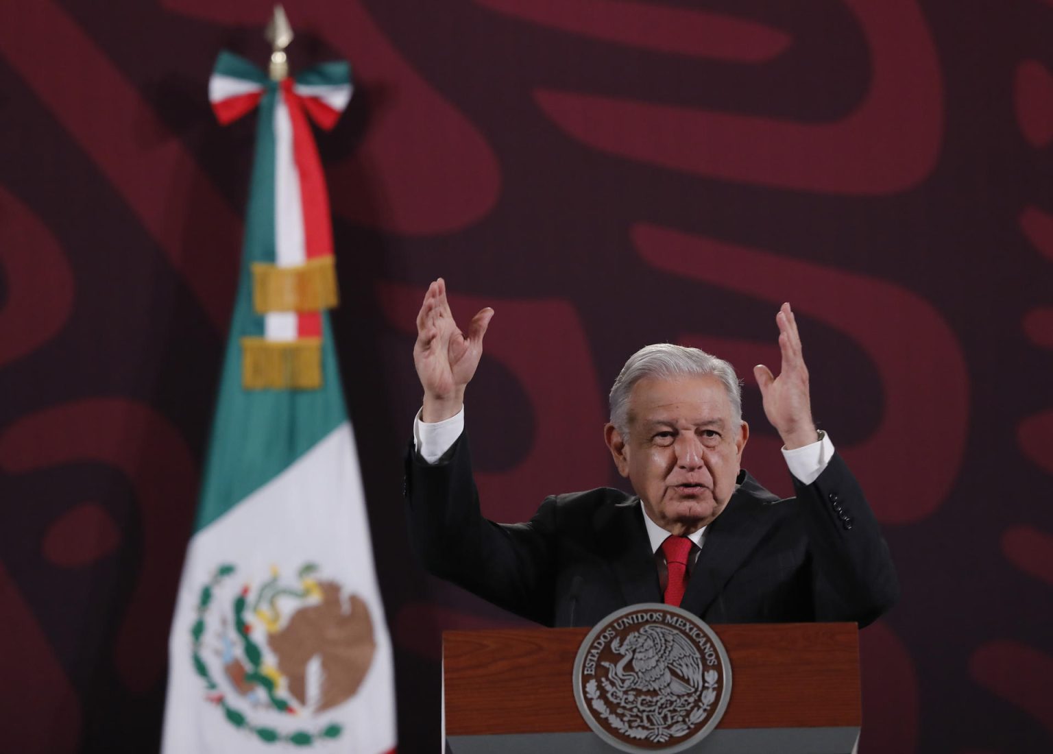 El presidente de México, Andrés Manuel López Obrador, habla este miércoles durante su conferencia de prensa matutina en el Palacio Nacional de la Ciudad de México (México). EFE/ Mario Guzmán