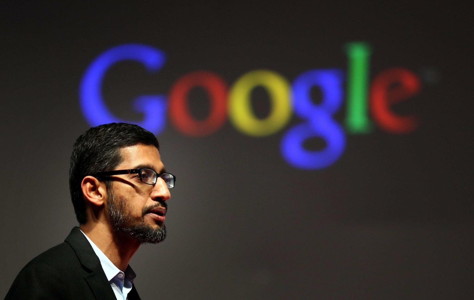 Fotografía de archivo del director ejecutivo de Google, Sundar Pichai. EFE/Toni Albir
SPAIN TECHNOLOGY MWC 2015:Vice President Google and executive responsible for Android, Indian Sundar Pichai, speaks during a conference at the GSM Mobile World Congress (MWC) 2015 at the Fira Gran Via exhibition center in Barcelona, northeastern Spain, 02 March 2015. The MWC 2015 running from 02 to 05 March is the world's largest mobile event. EFE/Toni Albir