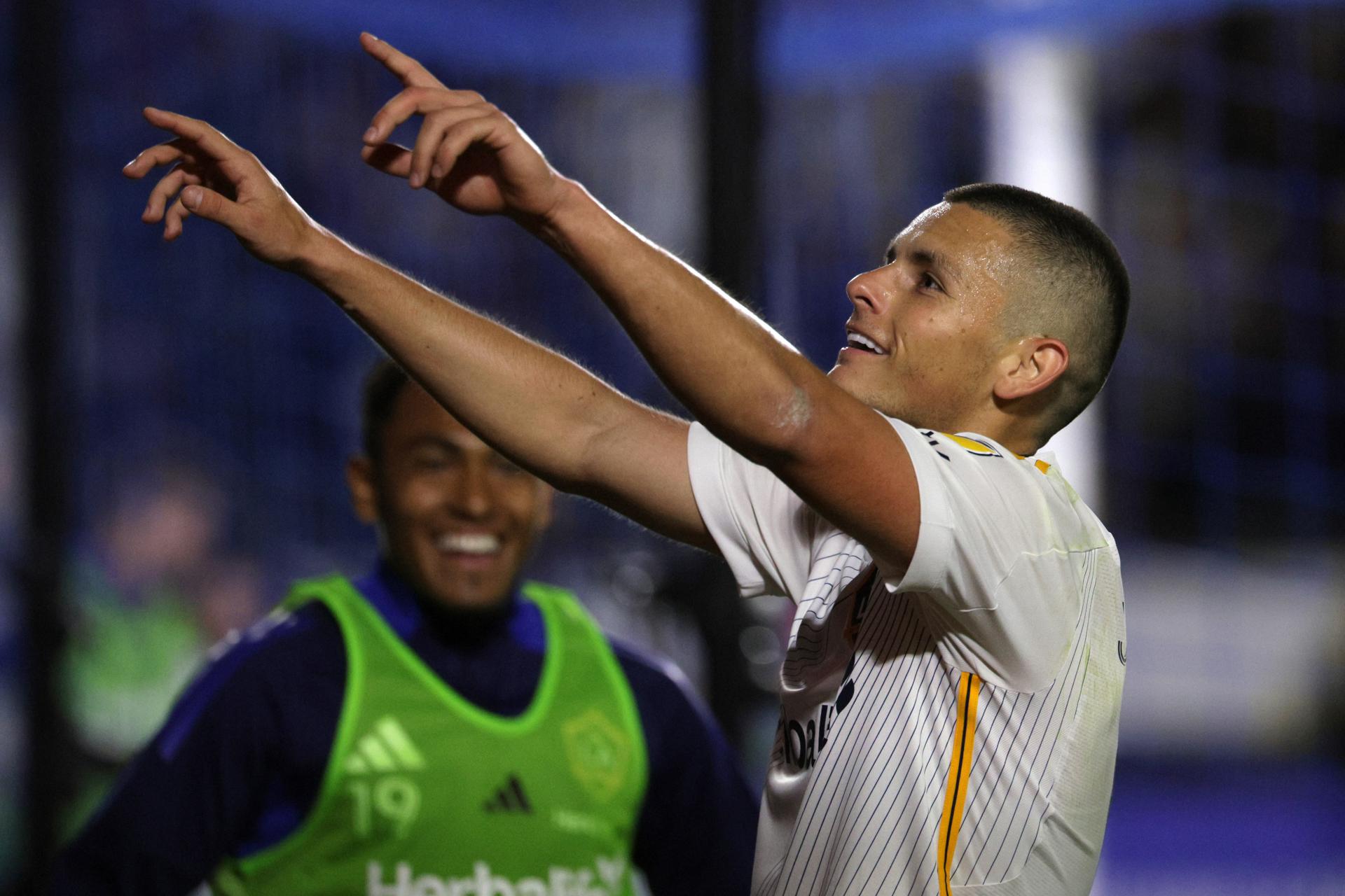 El delantero de Los Angeles Galaxy, Dejan Joveljifá, reacciona ante la multitud tras marcar un gol. CENA EFE/EPA/ALLISON
