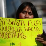 Fotografía de archivo en donde se observa a una activistas en Ciudad de México ( México). EFE/Luis Torres