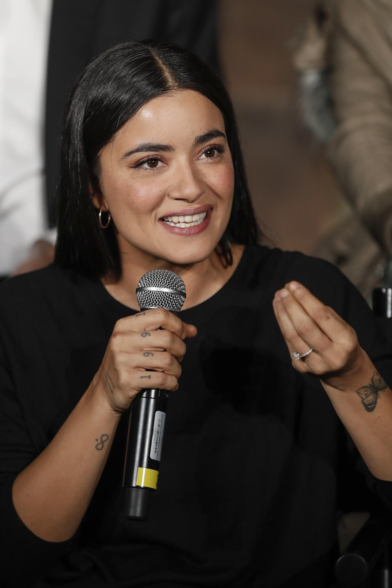 La actriz mexicana Paulina Gaitán habla hoy, durante una conferencia de prensa realizada en los Estudios Churubusco de la Ciudad de México (México).EFE/ Isaac Esquivel
