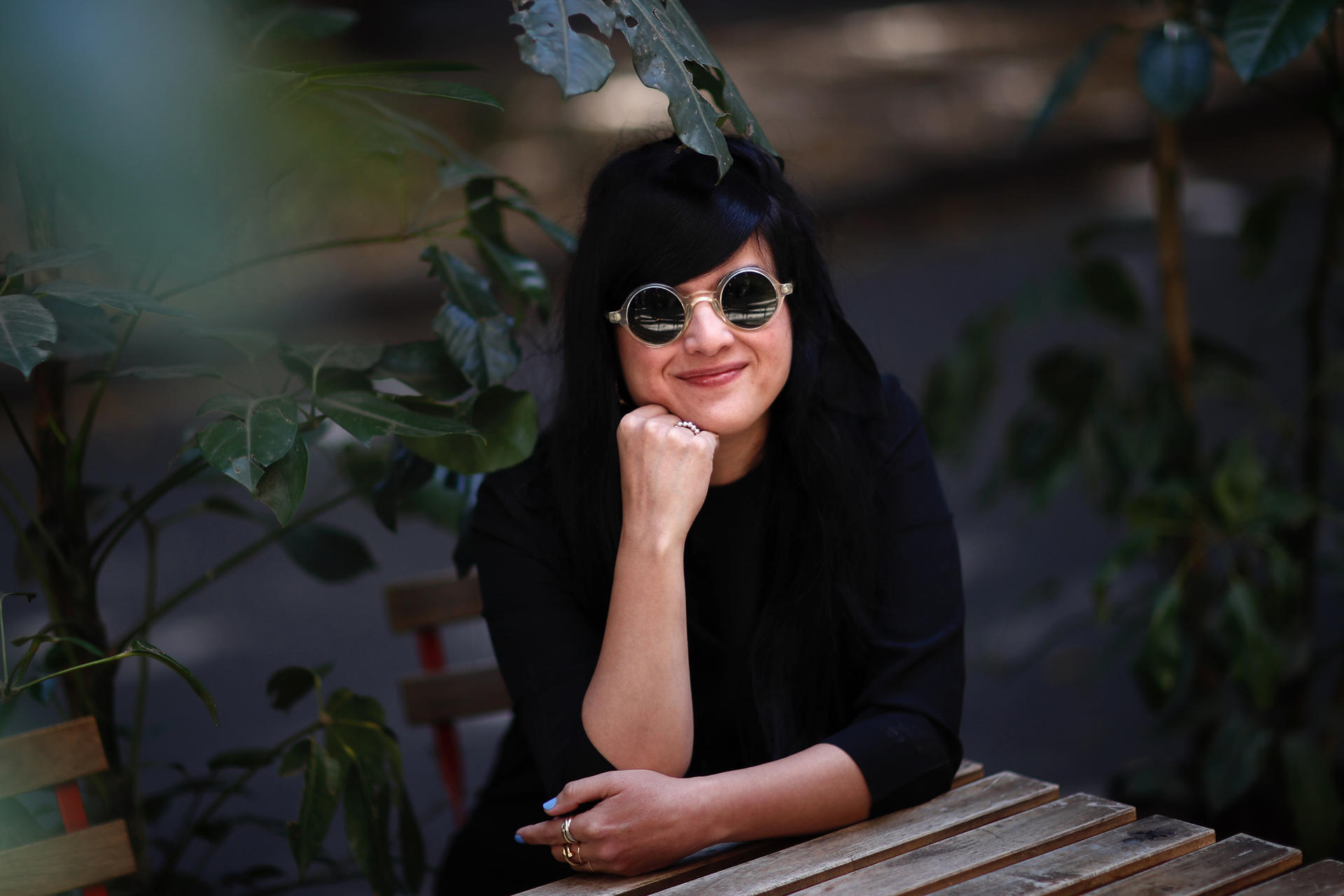 La escritora mexicana Brenda Lozano, posa al termino de una entrevista con EFE, el 8 de febrero de 2024, en la Ciudad de México (México). EFE/Sáshenka Gutiérrez
