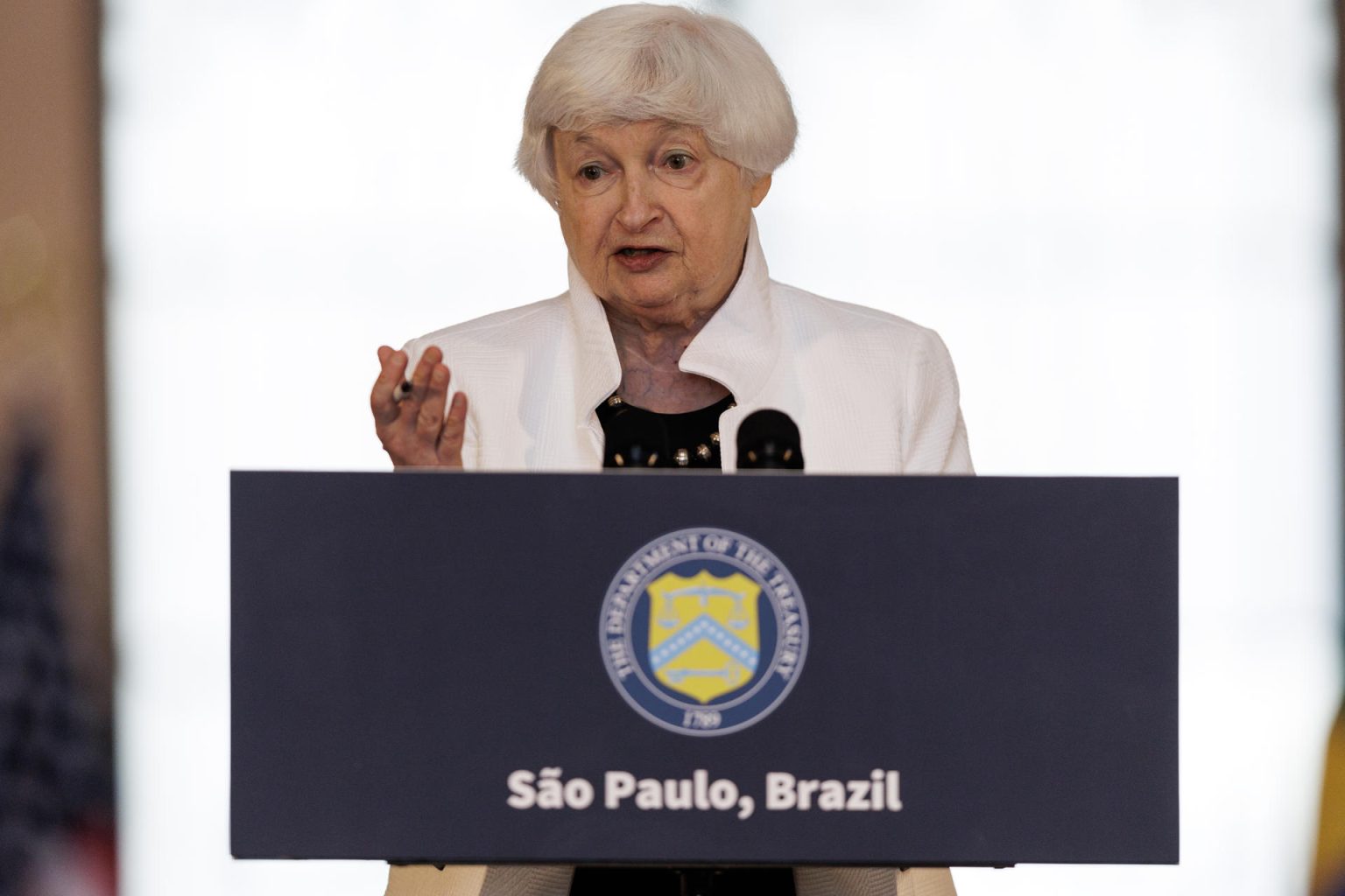 La secretaria del Tesoro de Estados Unidos, Janet Yellen, ofrece una rueda de prensa previa a su participación en la reunión de ministros del G20 este martes, en Sao Paulo (Brasil). EFE/ Isaac Fontana