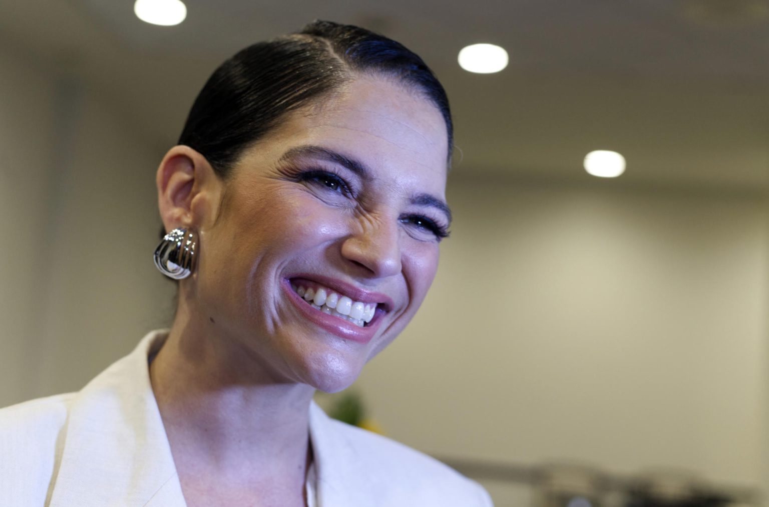 La cantante española Natalia Jiménez habla durante una rueda de prensa por motivo del cierre de su gira, hoy en San Juan (Puerto Rico). EFE/ Thais Llorca