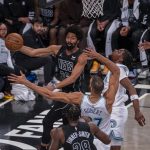 Imagen de archivo de Spencer Dinwiddie de Brooklyn Nets hace un pase sobre la marca de Rudy Gobert de Minnesota Timberwolves. EFE/ Ángel Colmenares