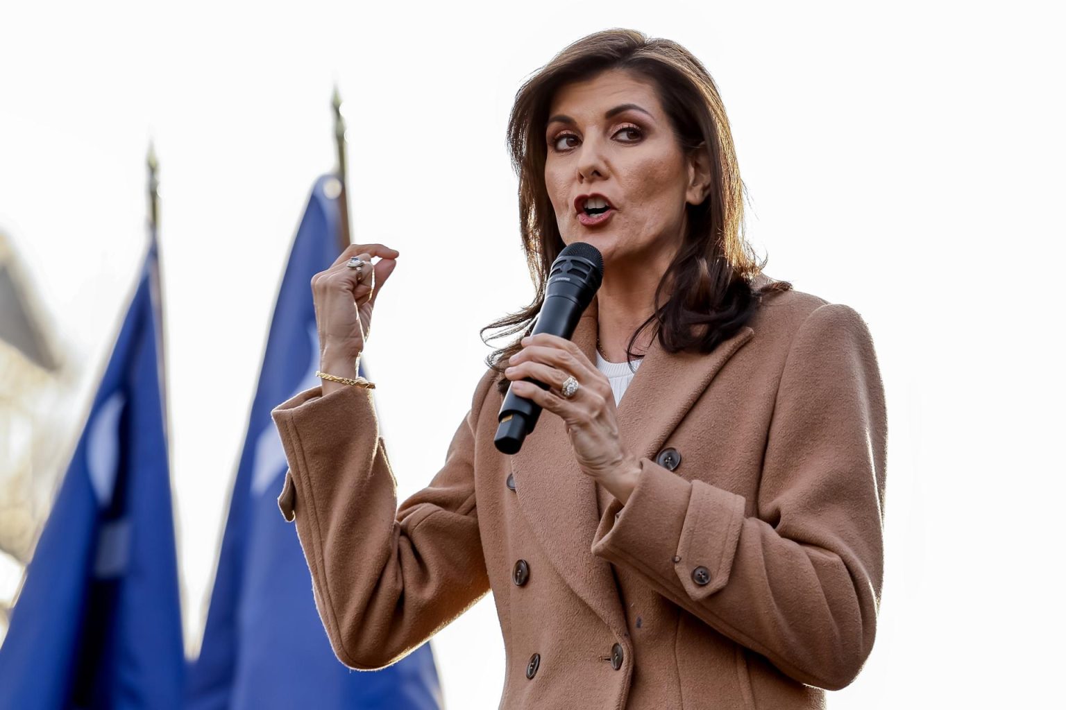 La precandidata republicana a la presidencia de Estados Unidos, Nikki Haley, fue registrada este domingo, 18 de febrero, durante un acto de campaña, en Fort Mill (Carolina del Sur, EE.UU.). EFE/rij S. Lesser