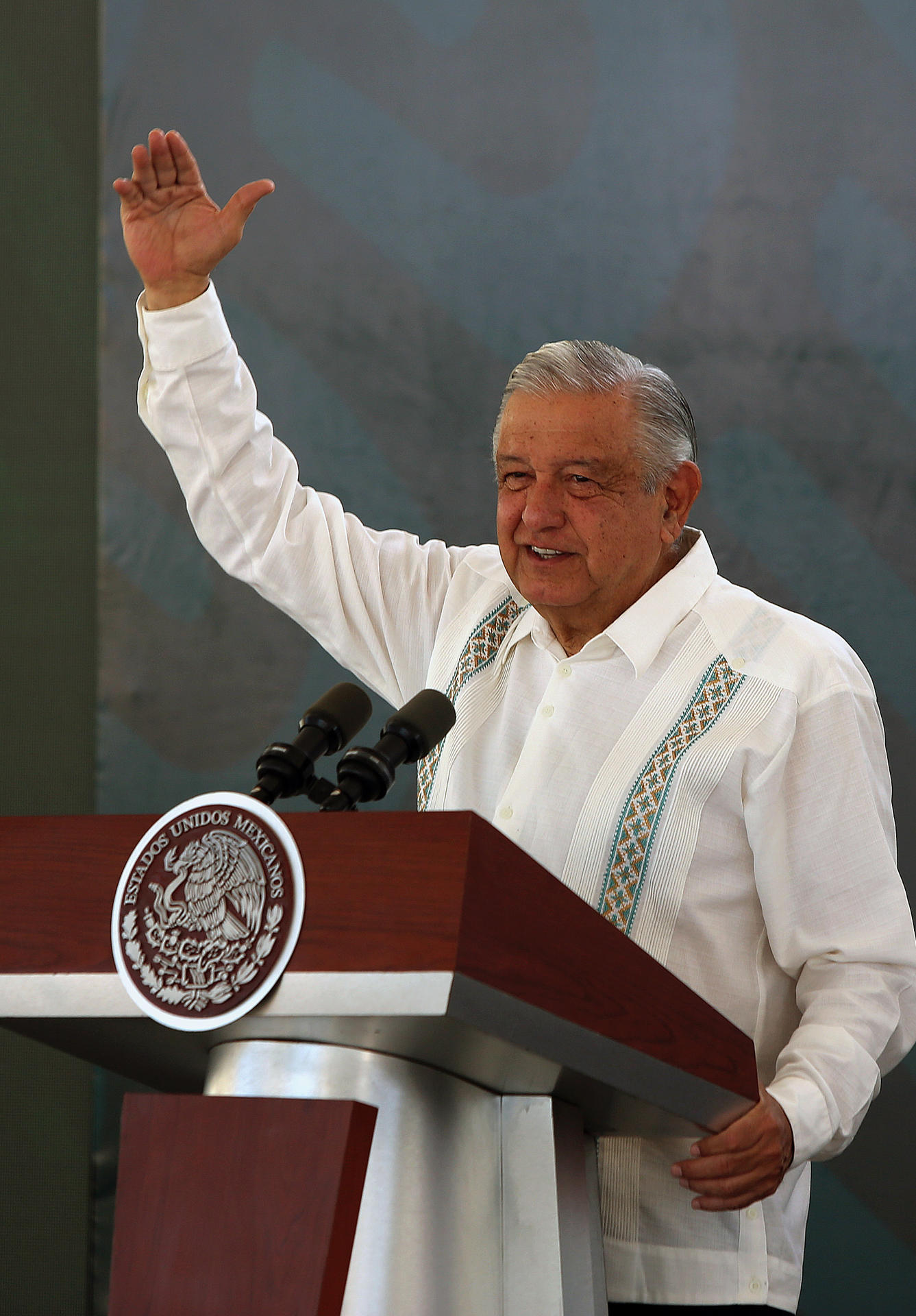 El Presidente de México, Andrés Manuel López Obrador, habla durante una rueda de prensa este jueves en Cancún (México). EFE/ Alonso Cupul
