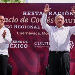 MEX8049. CIUDAD DE MÉXICO (MÉXICO), 09/02/2024.- El presidente de México, Andrés Manuel López Obrador (d) acompañado del gobernador de Morelos Cuauhtémoc Blanco (i) participan hoy, durante un acto protocolario en la ciudad de Cuernavaca (México). EFE/Tony Rivera