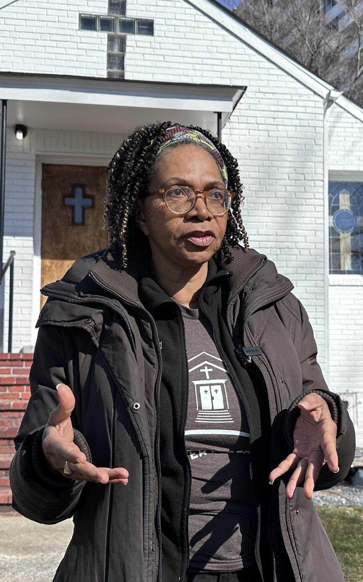 La presidenta de Bethesda African Cemetery Coalition (BACC),  la doctora Marsha Coleman-Adebayo, habla con EFE durante una entrevista realizada el miércoles 7 de febrero en Bethesda, Maryland. EFE/Octavio Guzmán
