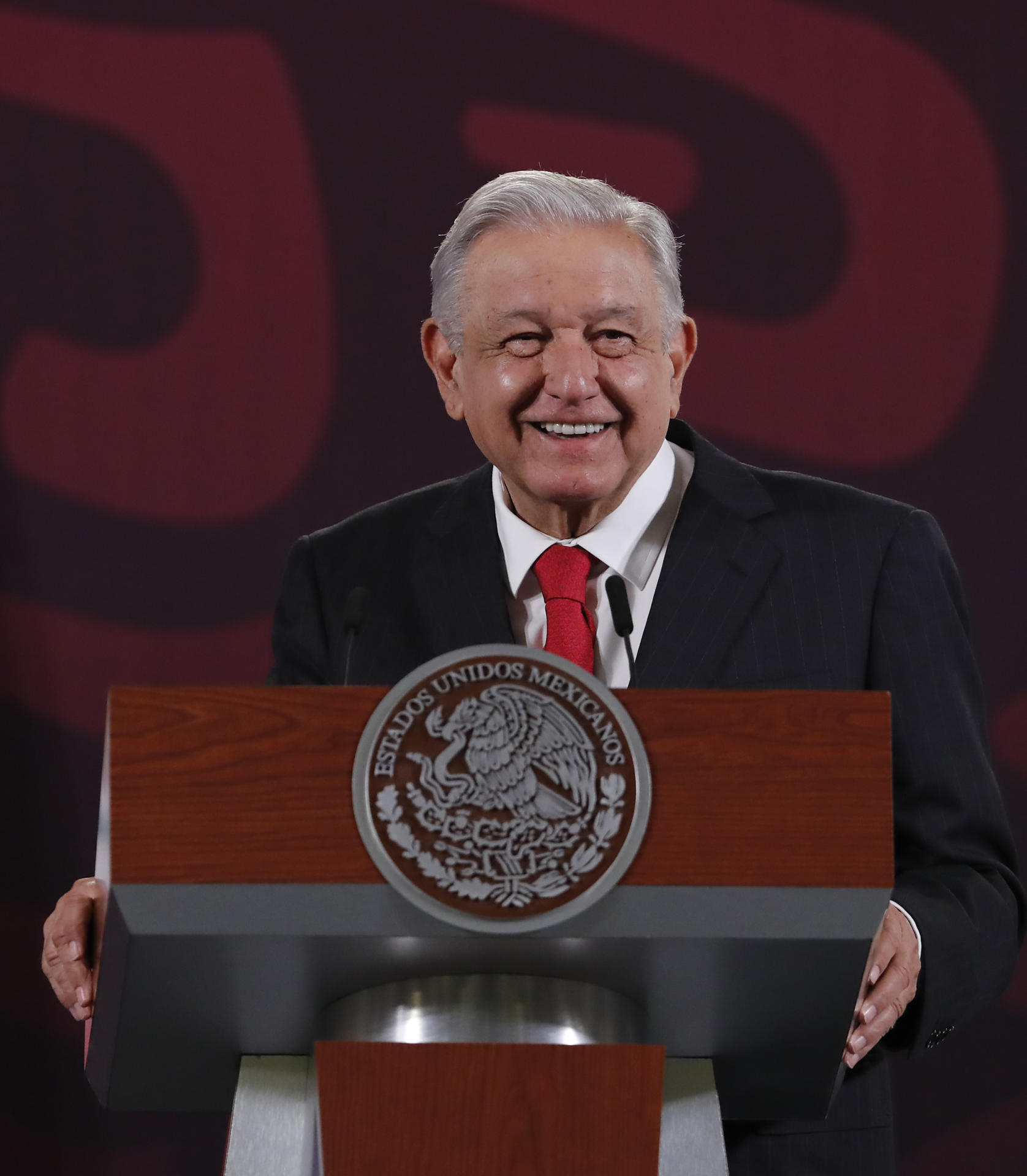 El presidente de México, Andrés Manuel López Obrador, habla este miércoles durante su conferencia de prensa matutina en el Palacio Nacional de la Ciudad de México (México). EFE/ Mario Guzmán
