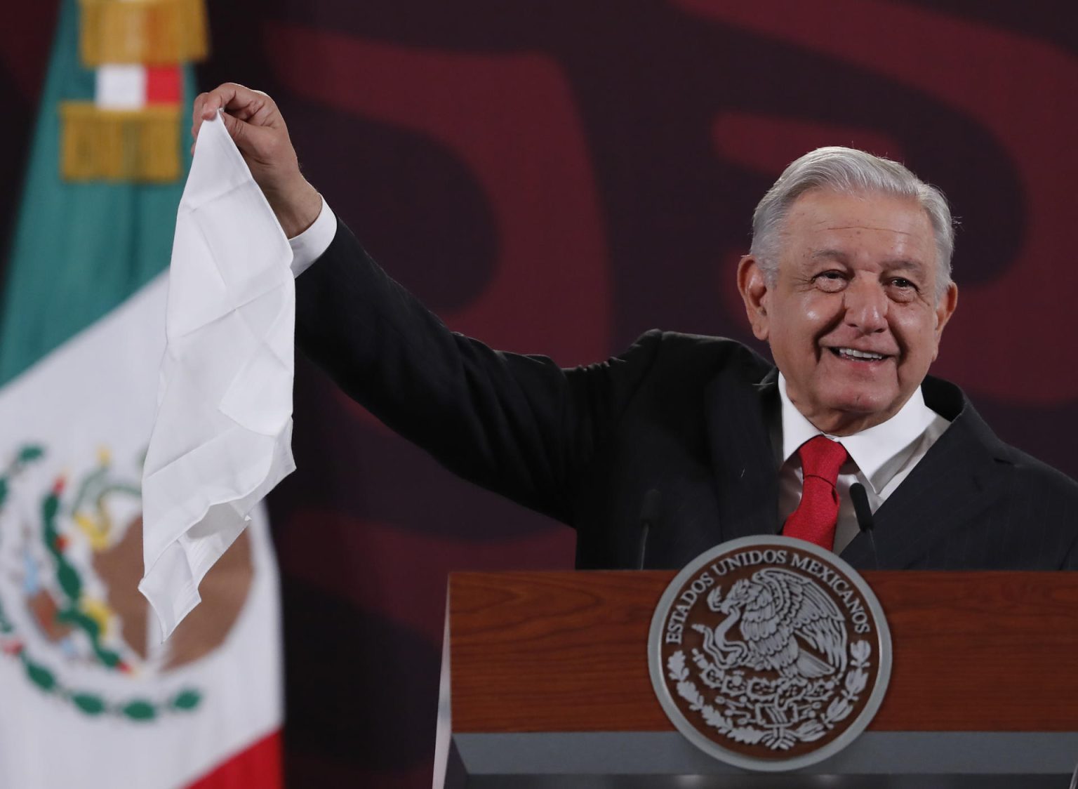 El presidente de México, Andrés Manuel López Obrador, habla este miércoles durante una conferencia de prensa matutina en Palacio Nacional de la Ciudad de México (México). EFE/ Mario Guzmán