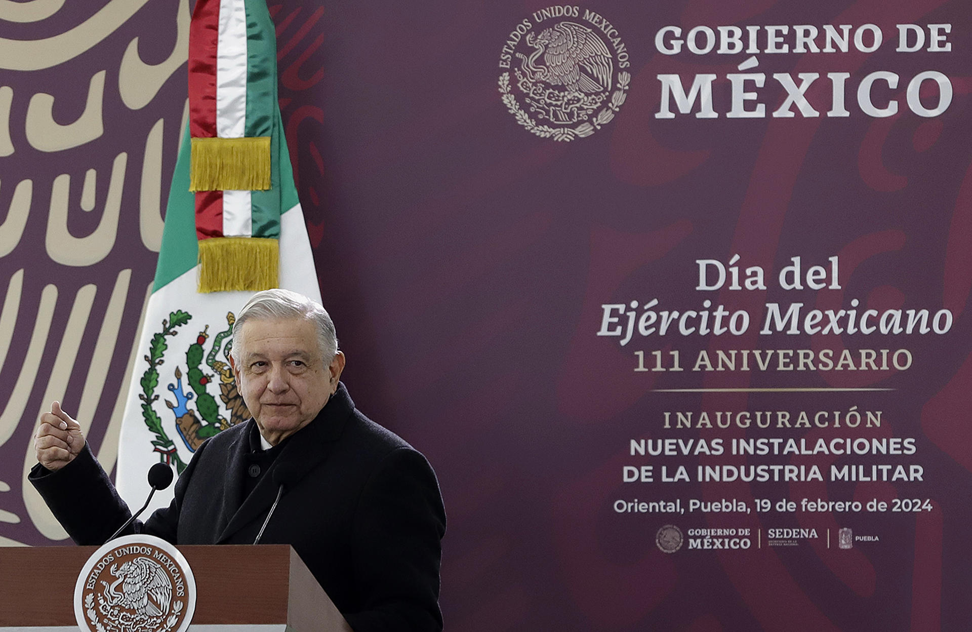 El presidente de México, Andrés Manuel López Obrador, habla durante un acto protocolario este lunes, en el municipio Oriental, estado de Puebla (México). EFE/ Hilda Ríos
