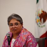 La titular de la Secretaría de Economía (SE), Raquel Buenrostro, habla durante una conferencia de prensa este martes en la Ciudad de México (México). EFE/Sáshenka Gutiérrez