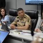 El director del Servicio Nacional de Fronteras de Panamá, Jorge Gobea (c) habla junto a la directora del Servicio Nacional de Migración de Panamá, Samira Gozaine (der.), durante una rueda de prensa hoy en Ciudad de Panamá (Panamá). EFE/ Servicio Nacional De Fronteras De Panamá SOLO USO EDITORIAL/NO VENTAS/SOLO DISPONIBLE PARA ILUSTRAR LA NOTICIA QUE ACOMPAÑA/CRÉDITO OBLIGATORIO