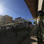 Integrantes del Ejército Mexicano, resguardan la zona donde se registró un ataque armado la madrugada de este domingo, en el municipio de Tlaquepaque, en Jalisco, (México). EFE/ Francisco Guasco