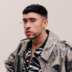 Fotografía cedida por Rimas Music donde aparece el reguetonero puertorriqueño Bad Bunny quien entregará alguno de los premios o presentará puntualmente algún segmento de la 96 edición de los Óscar, prevista para este 10 de marzo, según anunció este jueves la Academia de Hollywood (EEUU). EFE/Rimas Music /SOLO USO EDITORIAL /NO VENTAS /SOLO DISPONIBLE PARA ILUSTRAR LA NOTICIA QUE ACOMPAÑA /CRÉDITO OBLIGATORIO