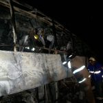 Fotografía de archivo de miembros de la Cruz Roja de México y Protección Civil que trabajan en el lugar donde se presentó un accidente, en el estado de San Luis Potosí. EFE/Ricardo Nieto Pérez