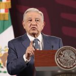 Imagen de archivo del presidente de México, Andrés Manuel López Obrador, hablando durante una rueda de prensa en el Palacio Nacional, en Ciudad de México (México). EFE/ José Méndez