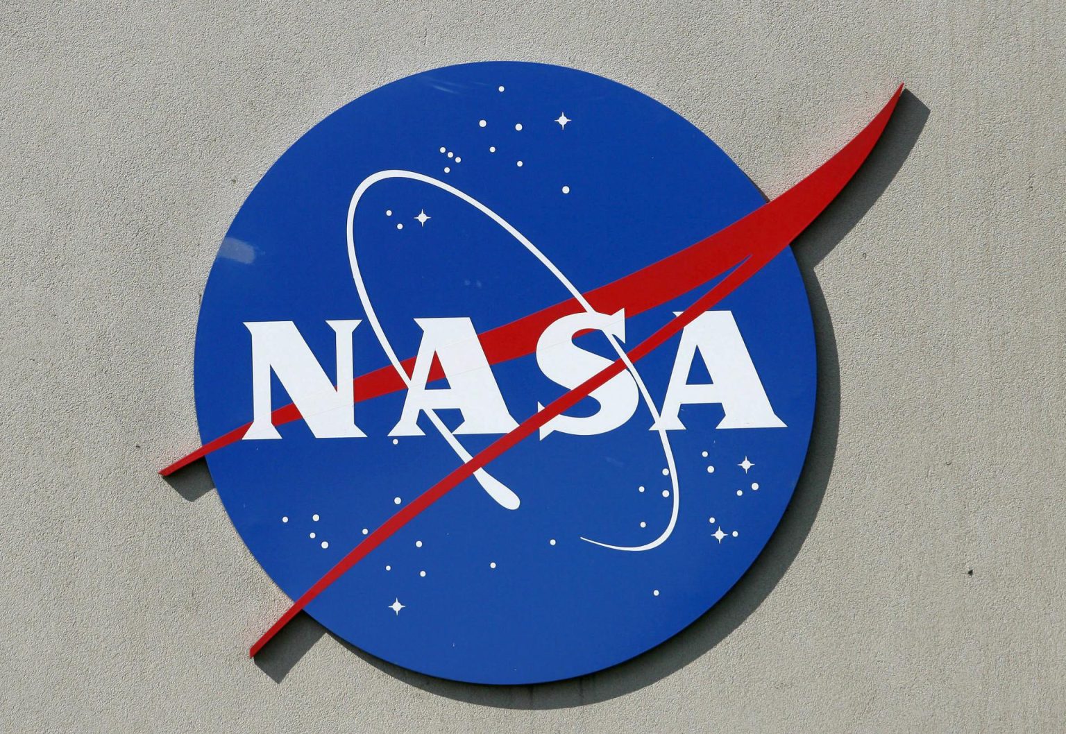 Fotografía de archivo donde aparece un logo de la NASA. EFE/AARON M. SPRECHER