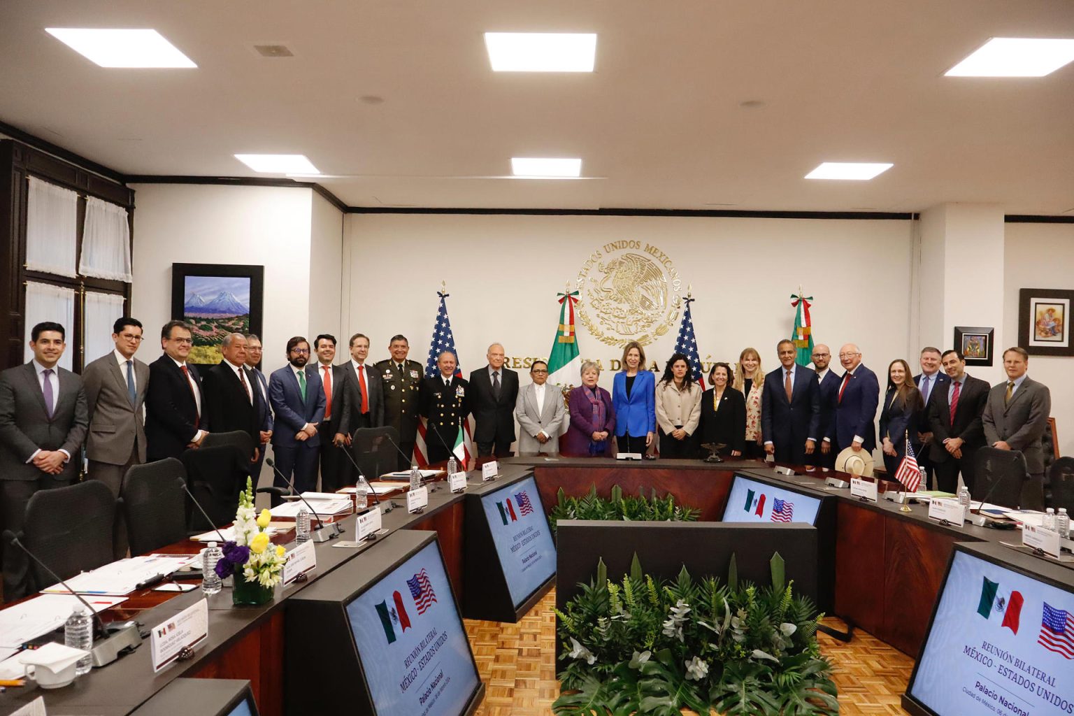 Fotografía cedida por la Secretaria de Relaciones Exteriores (SRE) donde se observa a su secretaria Alicia Barcena (c-i) acompañada de la asesora de Seguridad Nacional de la Casa Blanca, Elizabeth Sherwood-Randall (c-d), durante una reunión bilateral en Ciudad de México (México). EFE/Secretaria de Relaciones Exteriores/SOLO USO EDITORIAL/SOLO DISPONIBLE PARA ILUSTRAR LA NOTICIA QUE ACOMPAÑA(CRÉDITO OBLIGATORIO)