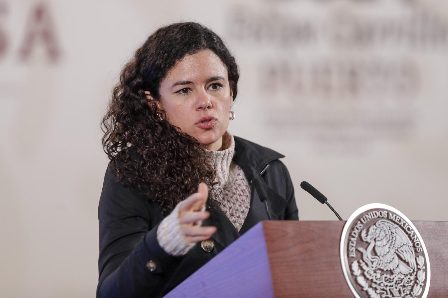 La secretaria de Gobernación, Luisa María Alcalde, participa hoy en la conferencia matutina del presidente Andrés Manuel López Obrador en Palacio Nacional en la Ciudad de México. (México). EFE/ Isaac Esquivel