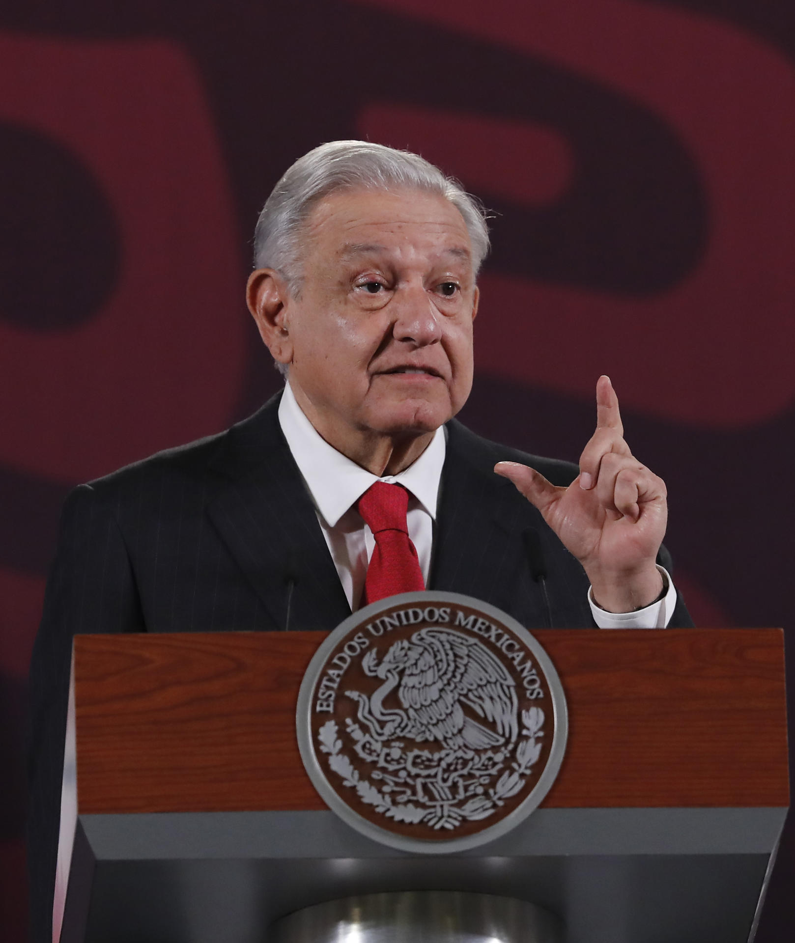 El presidente de México, Andrés Manuel López Obrador, habla este miércoles durante su conferencia de prensa matutina en el Palacio Nacional de la Ciudad de México (México). EFE/ Mario Guzmán
