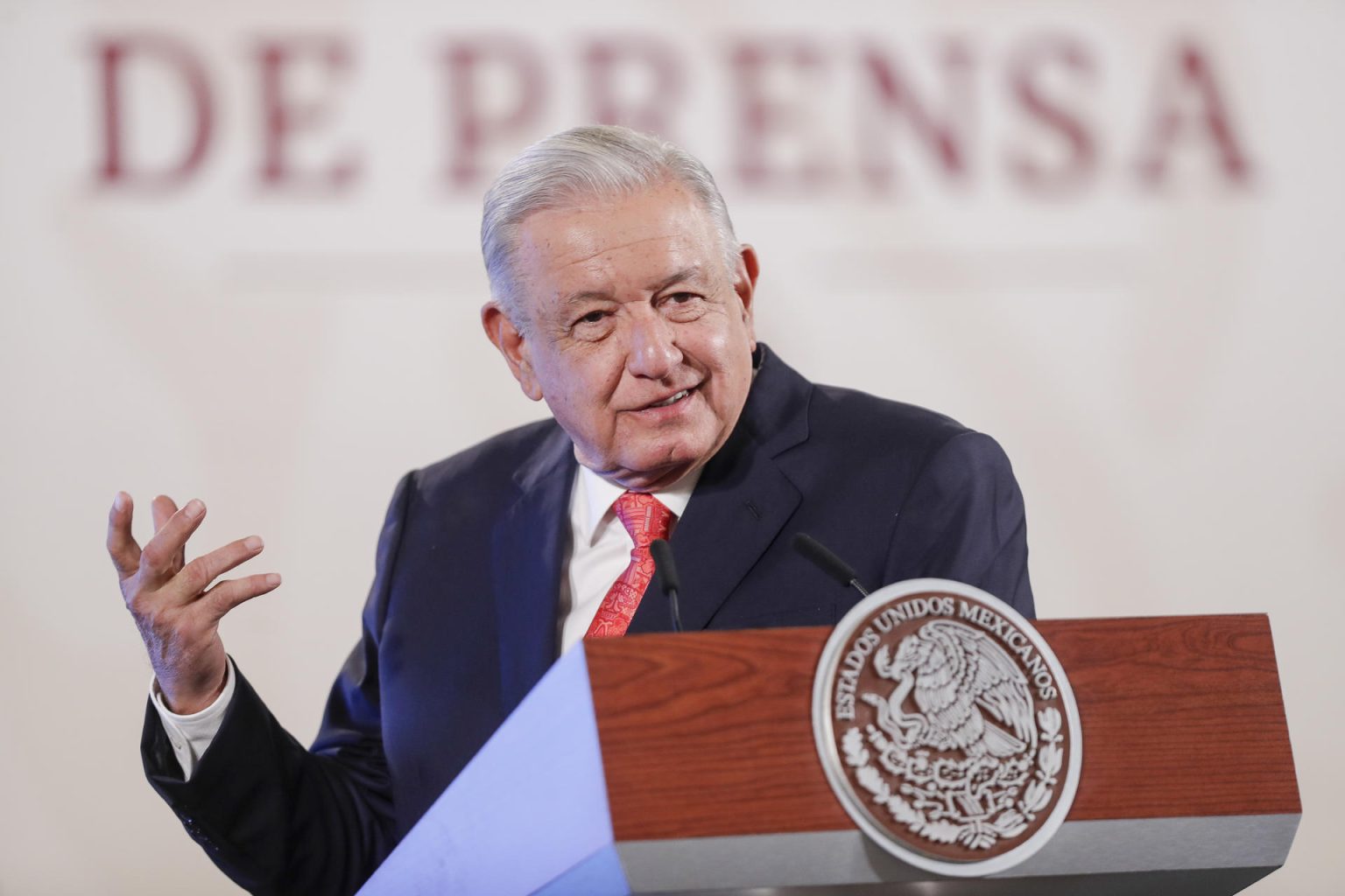 El presidente de México, Andrés Manuel López Obrador, participa durante una rueda de prensa hoy, en el Palacio Nacional en Ciudad de México. (México). EFE/ Isaac Esquivel