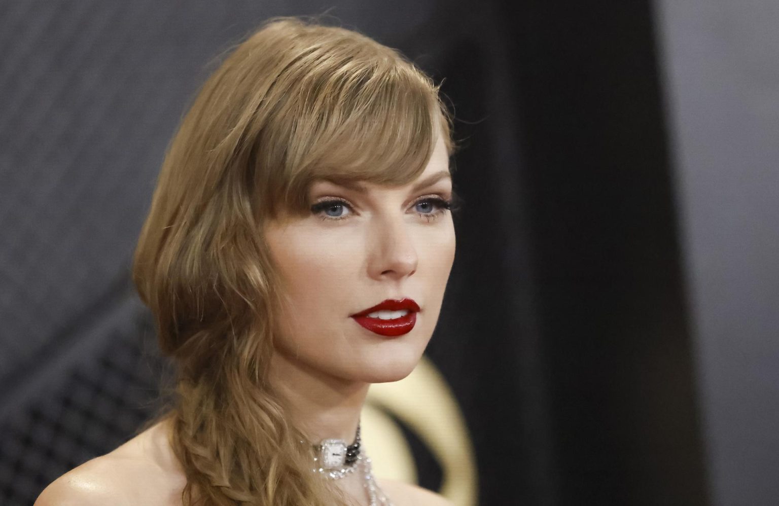 La cantante Taylor Swift a su llegada a la ceremonia de los Grammy celebrada en Los Ángeles, Estados Unidos. EFE/ Caroline Brehman