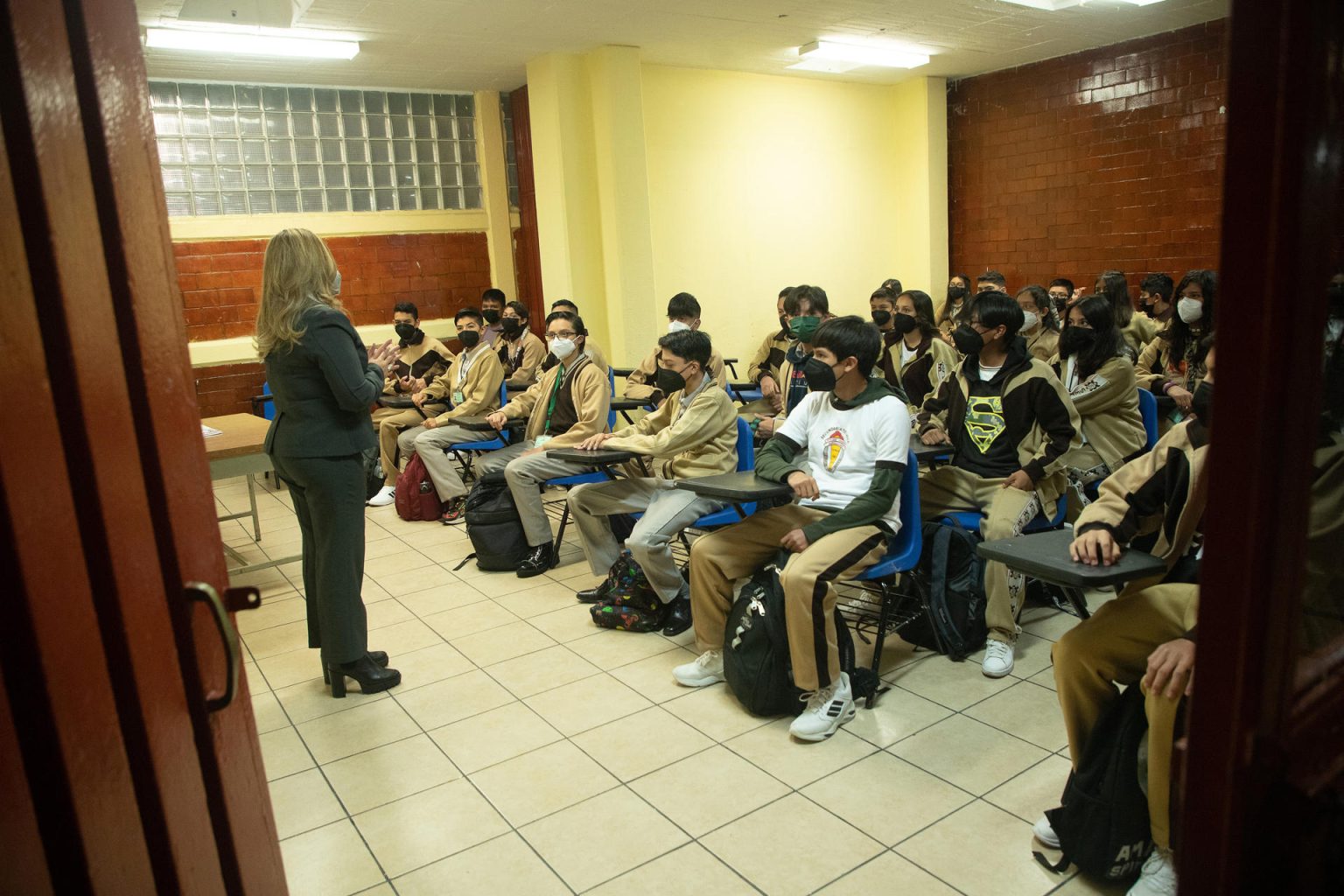 Fotografía de archivo de un grupo de estudiantes de secundaria. EFE/ Isaac Esquivel