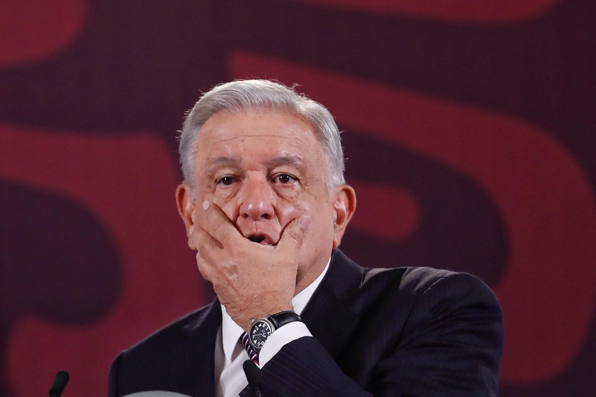 El Presidente de México, Andrés Manuel López Obrador, participa hoy, durante una rueda de prensa matutina en Palacio Nacional en Ciudad de México (México). EFE/Sáshenka Gutiérrez
