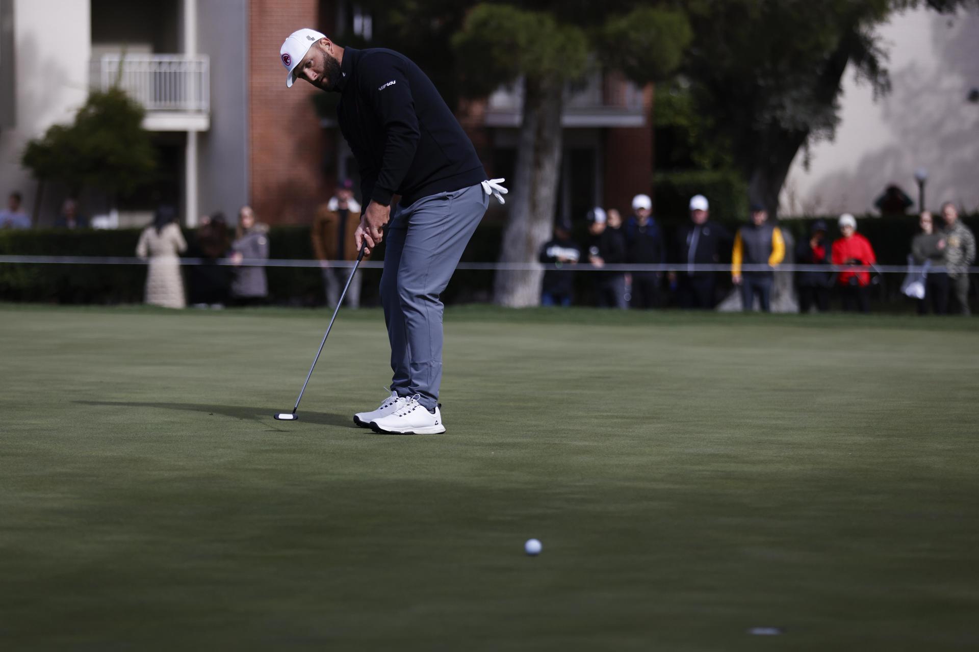 El español Jon Rahm en acción durante la primera ronda del LIV Golf Las Vegas, Nevada (EE.UU.), este 8 de febrero de 2024. EFE/EPA/Caroline Brehman
