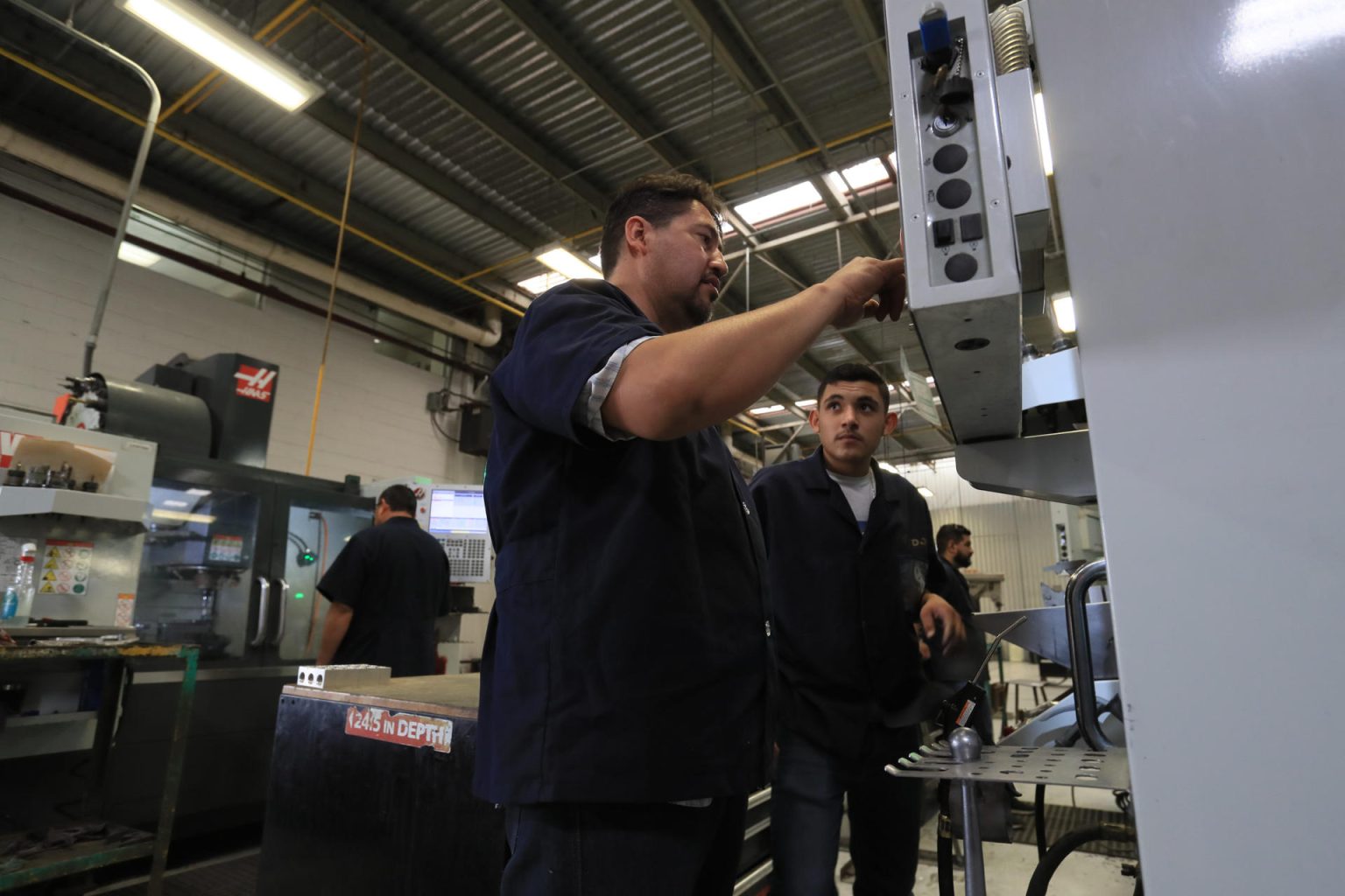 Empleados trabajan en una maquiladora en Ciudad Juárez, Chihuahua (México). Imagen de archivo. EFE/ Luis Torres