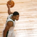 Giannis Antetokounmpo de los Milwaukee Bucks, en una fotografía de archivo. EFE/Julio César Rivas