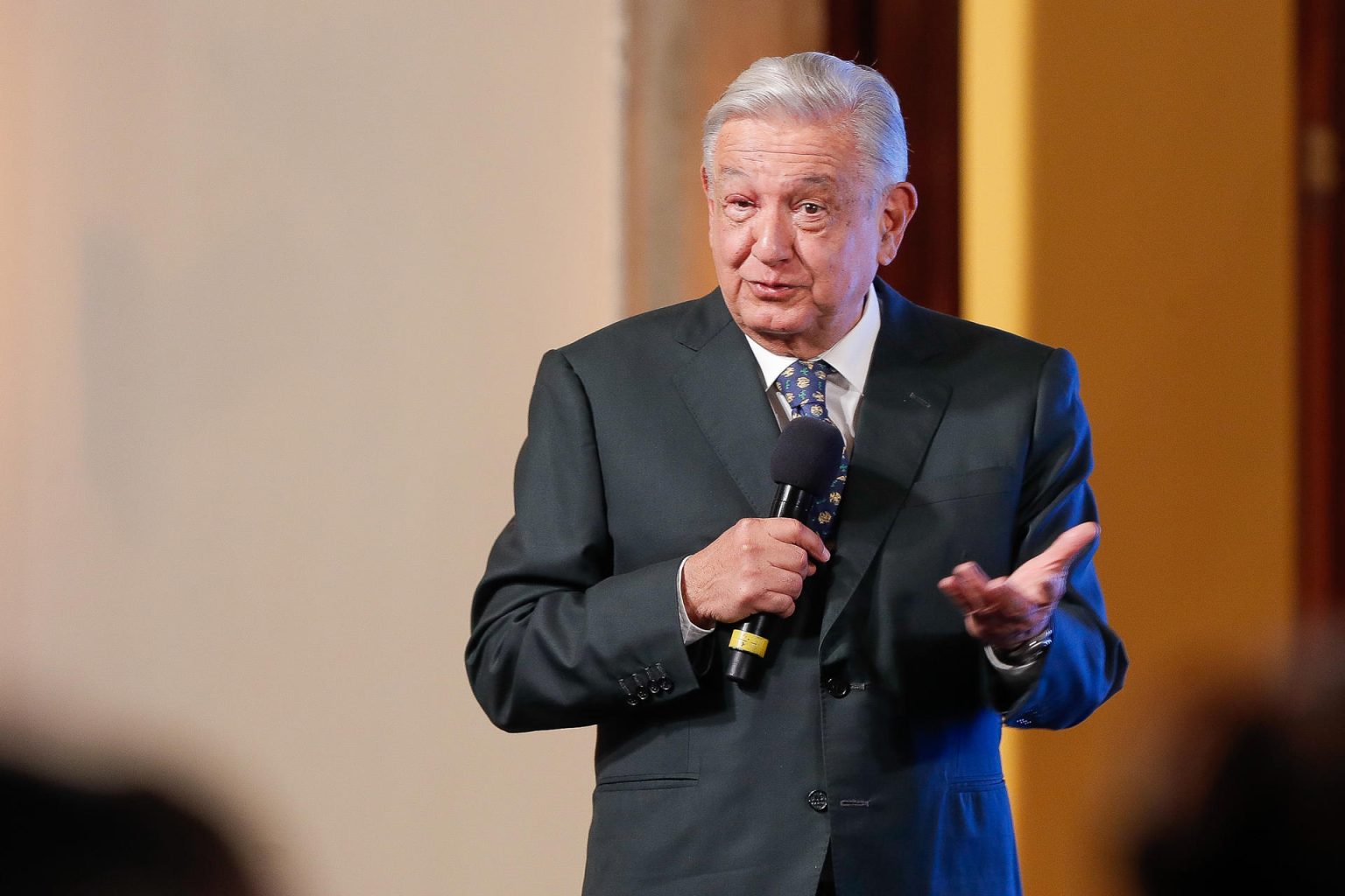 El presidente de México Andrés Manuel López Obrador habla durante una conferencia de prensa matutina hoy, en Palacio Nacional de la Ciudad de México (México). EFE/ Isaac Esquivel