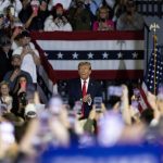 El expresidente de EE.UU. Donald J. Trump durante un acto de campaña en Conway, Carolina del Sur (EE.UU.), el 10 de febrero de 2024. EFE/ Randal Hill