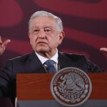 El presidente de México Andrés Manuel López Obrador habla durante una conferencia de prensa este lunes, en el Palacio Nacional en la Ciudad de México (México). EFE/ Sáshenka Gutiérrez