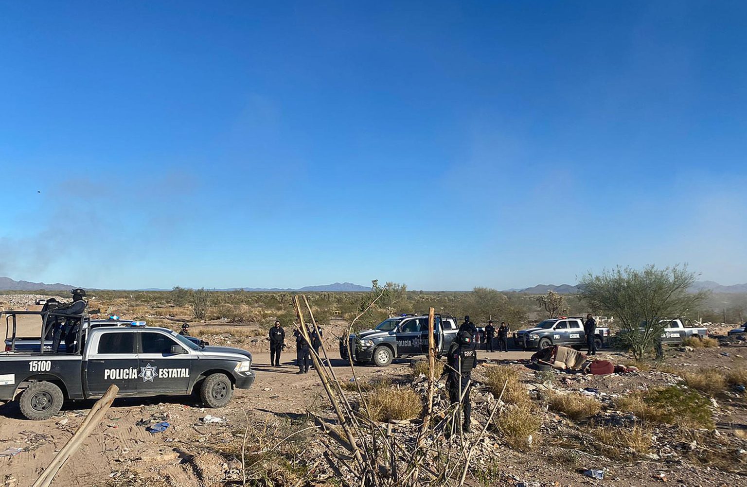 Fotografía de archivo de personal de la policía estatal que realiza un operativo de seguridad, en Sonora (México). EFE/ Daniel Sánchez