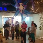 Fotografía de archivo que muestra a una familia durante una piñata en Ciudad de México (México). EFE/Mario Guzmán