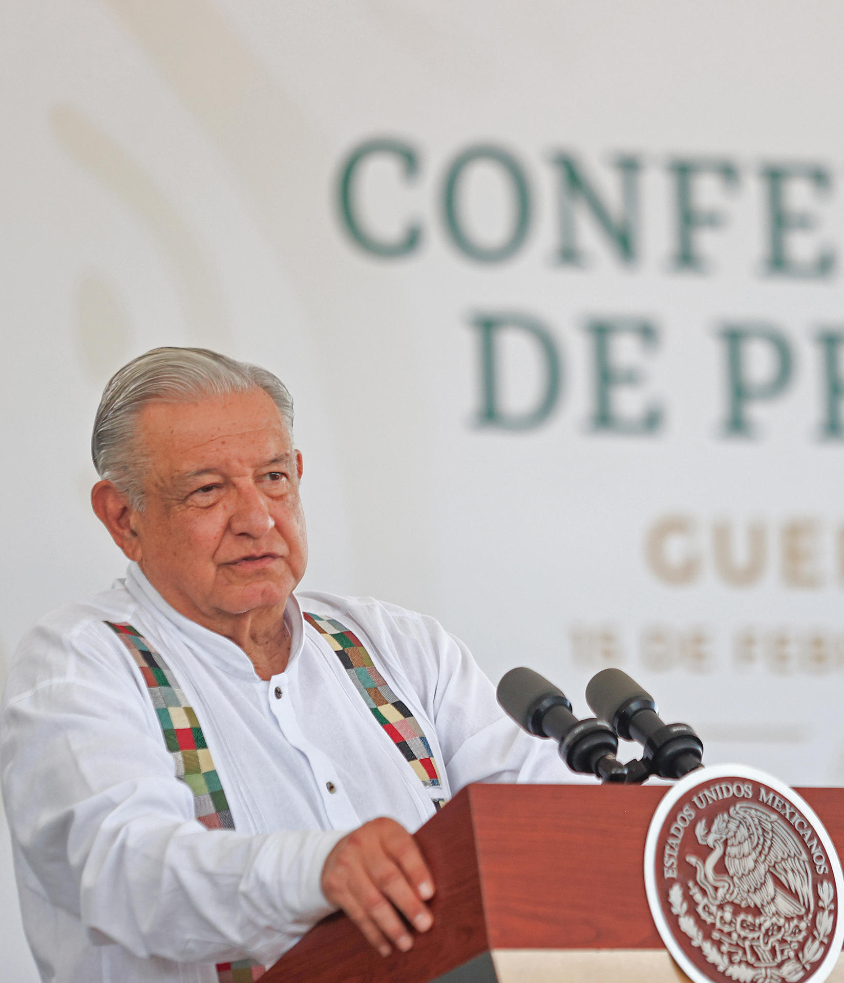 El presidente de México, Andrés Manuel López Obrador, habla durante una rueda de prensa este jueves, en Acapulco, en el estado Guerrero (México). EFE/ David Guzmán
