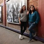 Las cineastas mexicanas Fernanda Valadez (i) y Astrid Rondero (d) posan durante una entrevista con EFE, el 15 de febrero de 2024, en la Ciudad de México (México). EFE/José Méndez