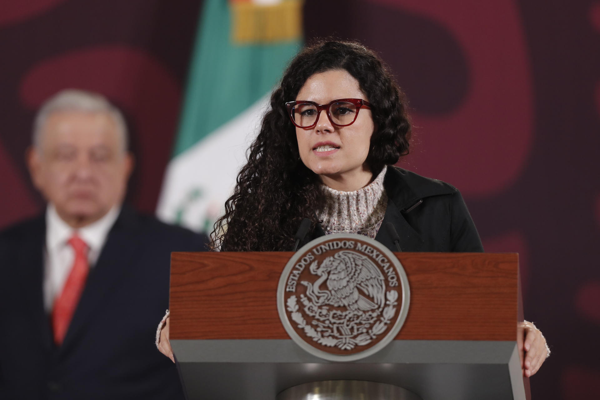 La secretaria de Gobernación, Luisa María Alcalde, participa hoy en la conferencia matutina del presidente Andrés Manuel López Obrador en Palacio Nacional en la Ciudad de México. (México). EFE/ Isaac Esquivel
