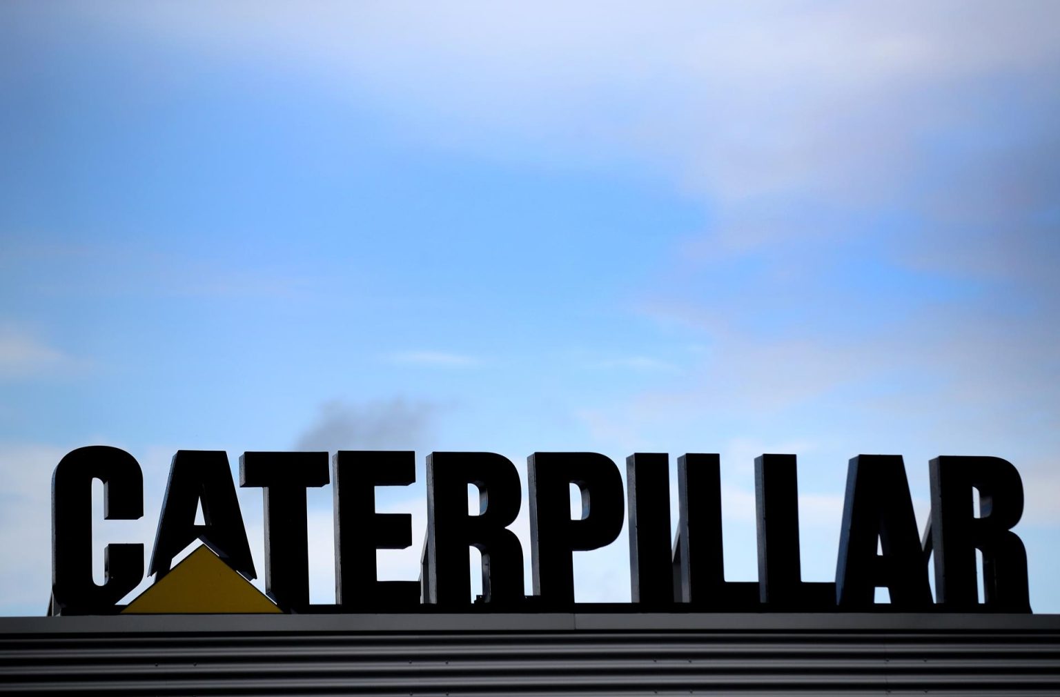 Vista del logo de la empresa Caterpillar, en una fotografía de archivo. EFE/ Friedemann Vogel