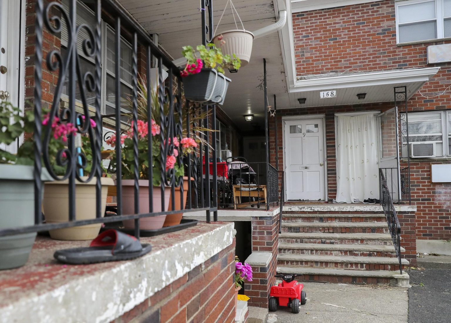 Un grupo defensor de los derechos civiles inició este miércoles una demanda contra 20 arrendadores y gestores de vivienda de Boston (Massachusetts) acusándoles de discriminación en perjuicio de los inquilinos de bajos ingresos. Imagen de archivo. EFE/ANDREW GOMBERT