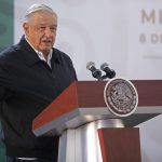 El presidente de México, Andrés Manuel López Obrador, habla durante una rueda de prensa este viernes en Morelia (México). EFE/ Iván Villanueva