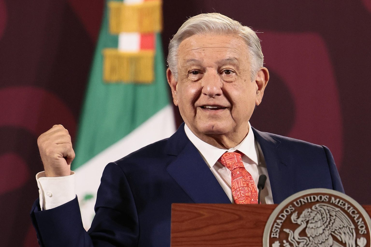 El presidente de México, Andrés Manuel López Obrador, habla durante su conferencia de prensa matutina este lunes, en el Palacio Nacional de la Ciudad de México (México). EFE/ José Méndez