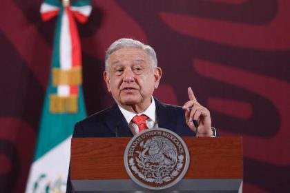 El Presidente de México, Andrés Manuel López Obrador, participa este martes durante una rueda de prensa matutina en Palacio Nacional en Ciudad de México (México). EFE/Sáshenka Gutiérrez
