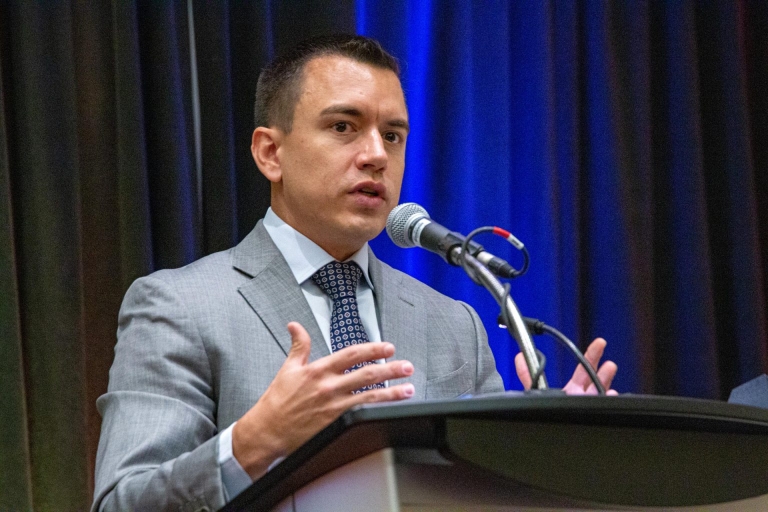 El presidente de Ecuador, Daniel Noboa, pronuncia un discurso en la mayor feria de la minería del mundo (PDAC) en Toronto (Canadá). EFE/Julio César Rivas